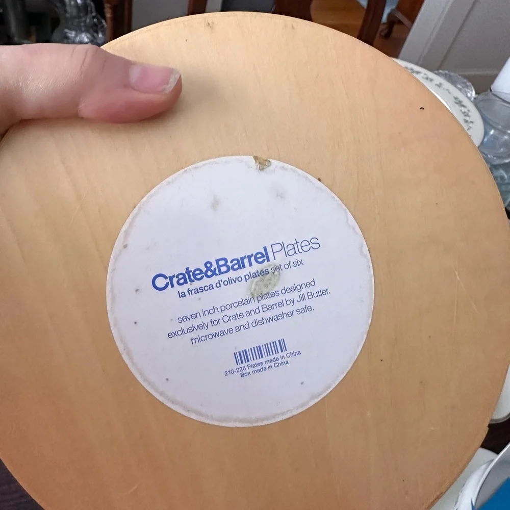Crate & Barrel Italian Olive Motif Plate Set in original wooden box